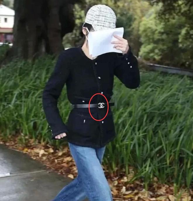 跑丢名牌鞋折返冷眼看受伤司机配文惹争议j9九游会网站入口杨兰兰车祸细节：弃车(图14)